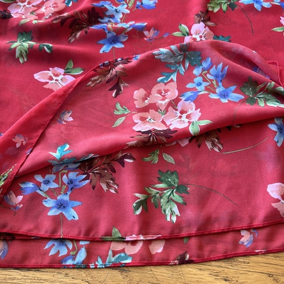 CAbi #3590 Devoted Red Floral Blouse Small Keyhole Chiffon - Picture 9 of 12